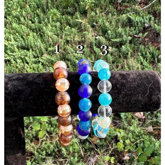 beautiful medium sized beaded bracelets - Picture 1 of 7